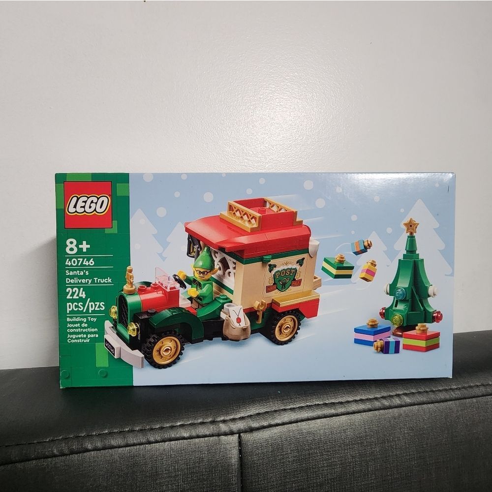 Nib LEGO Santa's Delivery Christmas Truck with Elf Set 40746